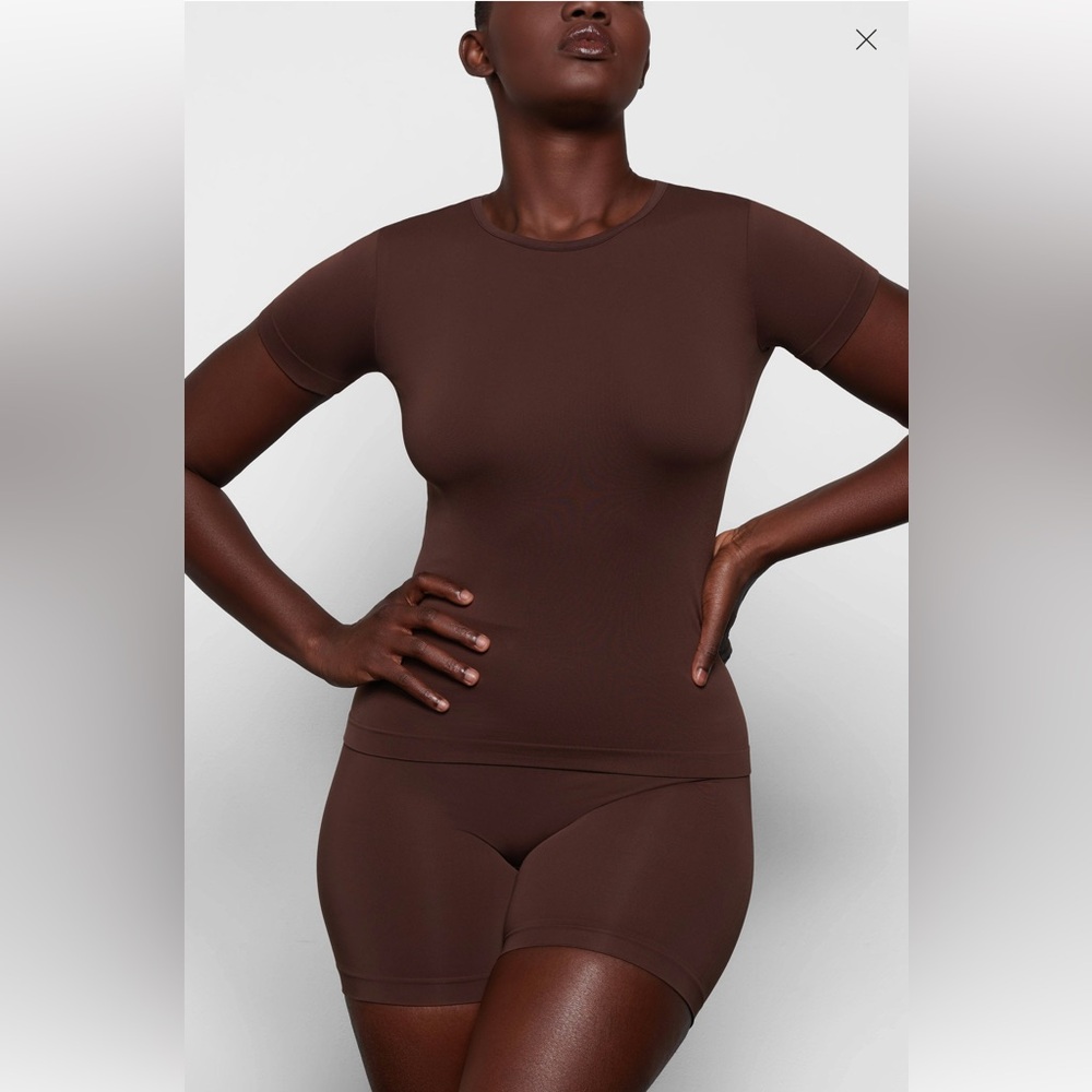 SOFT SMOOTHING SEAMLESS T-SHIRT - Cocoa - Picture 3 of 3